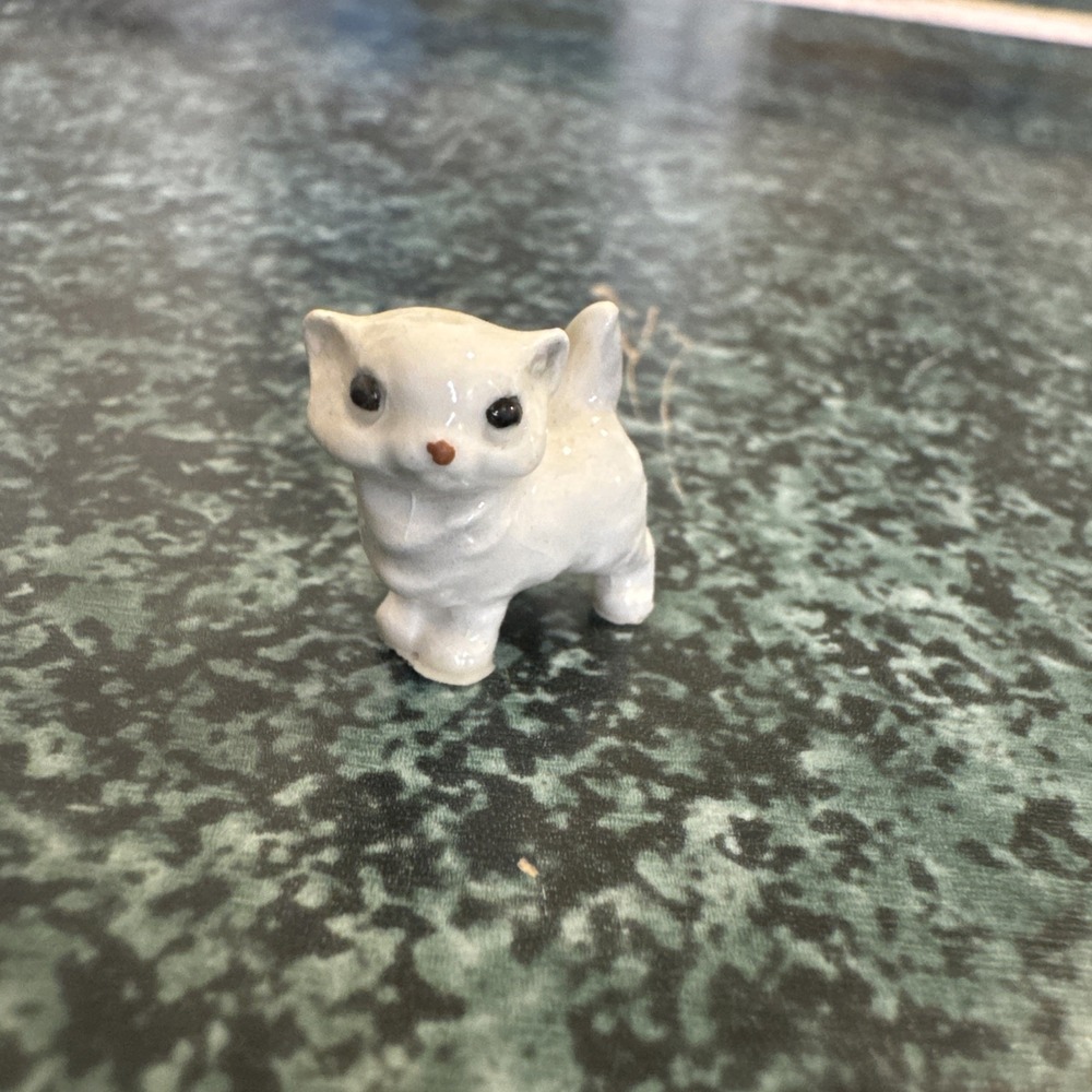 VTG Tiny Hagen Renaker Cat, White Persian Kitten
